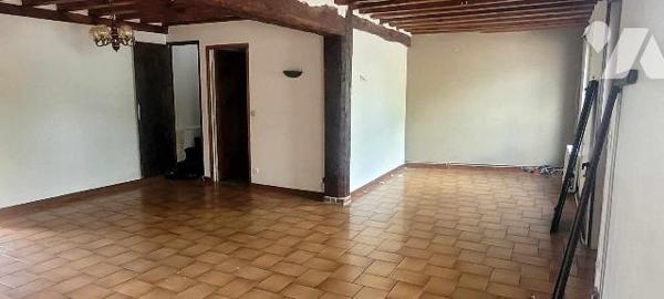 Gros potentiel pour cette maison de ville d'une surface d'env. 119 m², à proximité des écoles, ...