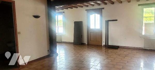 Gros potentiel pour cette maison de ville d'une surface d'env. 119 m², à proximité des écoles, ...