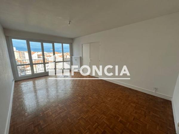 Location Appartement 3 pièces 75.53 m² - 6 PLACE VERDUN Roanne 42300