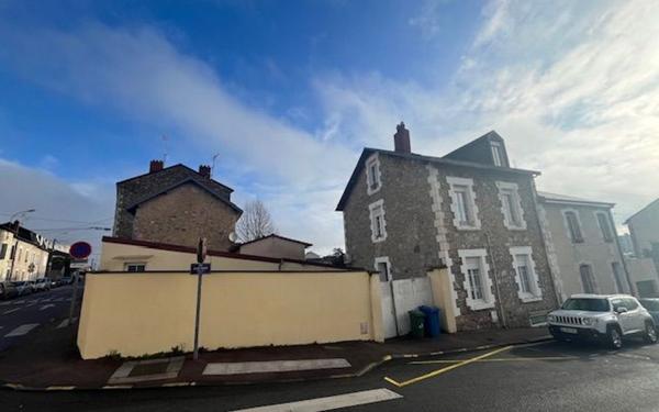 Immeuble à vendre    9 pièces •  Limoges