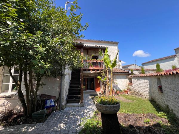 Maison à vendre 7 pièces GENSAC LA PALLUE (16)