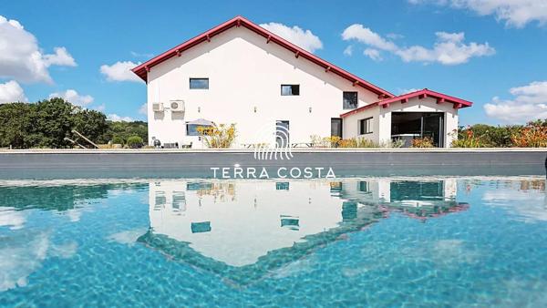 Domaine d'exception de 630 m² sur plus de 4 hectares