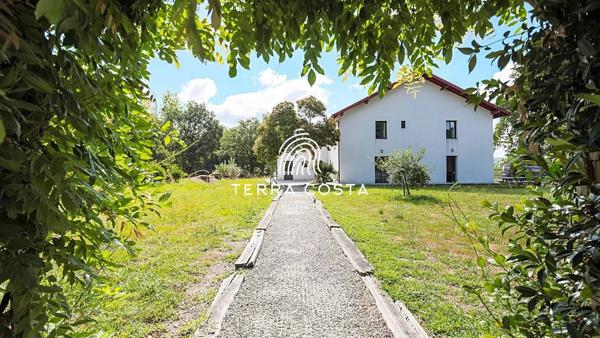 Domaine d'exception de 630 m² sur plus de 4 hectares