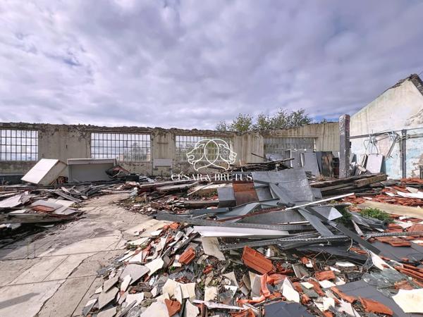 Entrepot à diviser pour habitation avec extérieur et vue