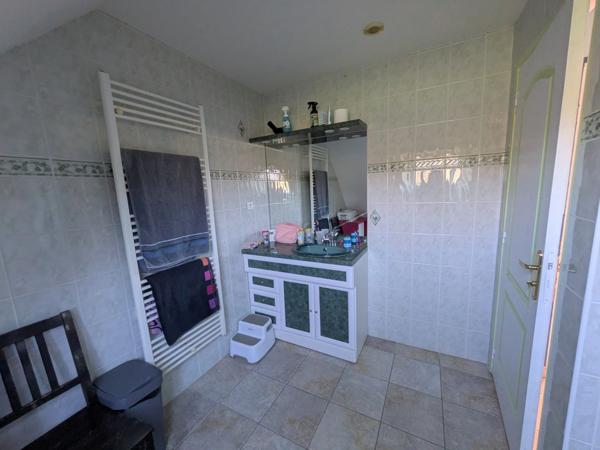 SAINT TUGDUAL MAISON DE 110 M² 5 PIÈCES 4 CHAMBRES AVEC VIE DE PLAIN PIED SUR PARCELLE DE 4479 M²