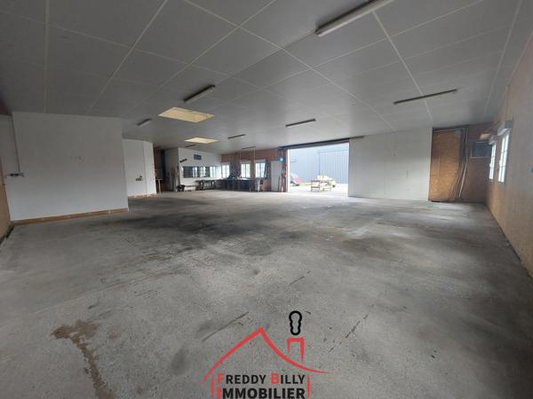 Atelier, bâtiment professionnel de 290 m² environ