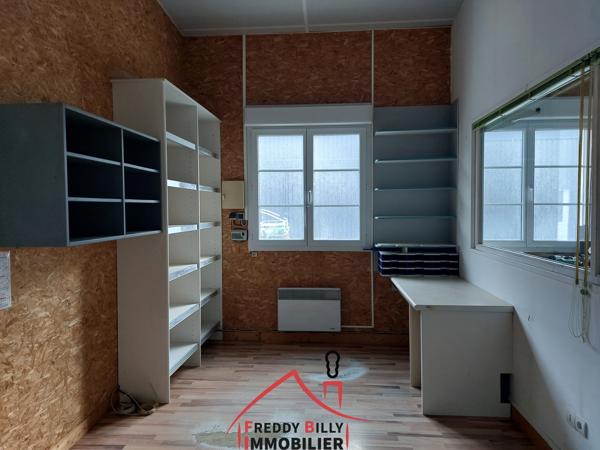 Atelier, bâtiment professionnel de 290 m² environ