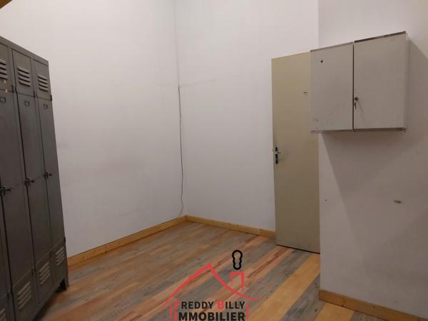 Atelier, bâtiment professionnel de 290 m² environ