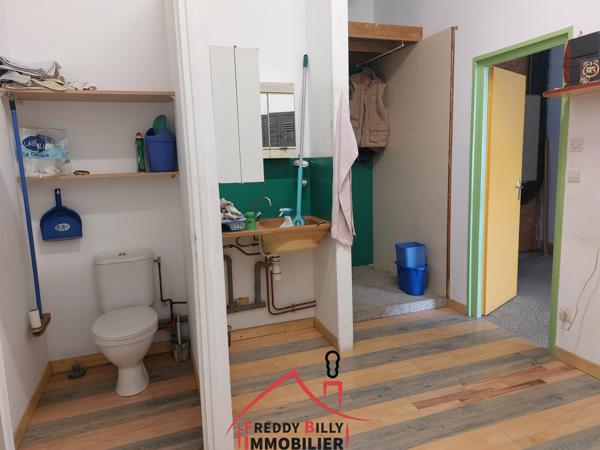 Atelier, bâtiment professionnel de 290 m² environ