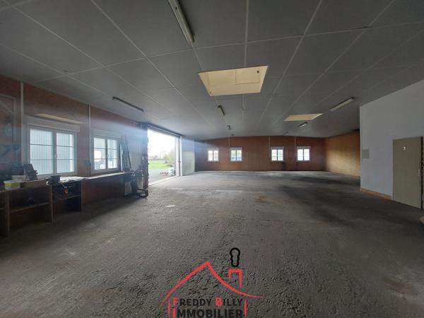 Atelier, bâtiment professionnel de 290 m² environ