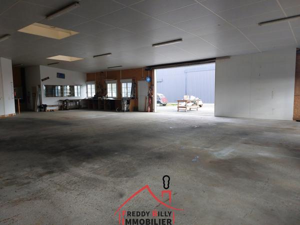 Atelier, bâtiment professionnel de 290 m² environ