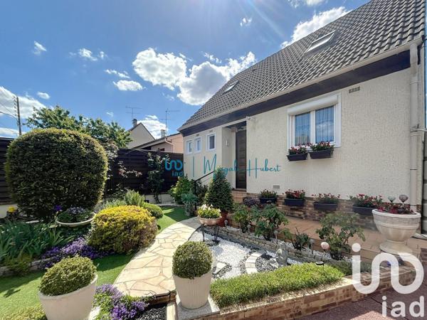 Maison traditionnelle 5 pièces de 128 m² à Villecresnes (94440)