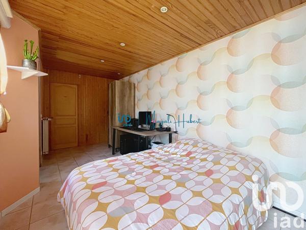 Maison traditionnelle 5 pièces de 128 m² à Villecresnes (94440)