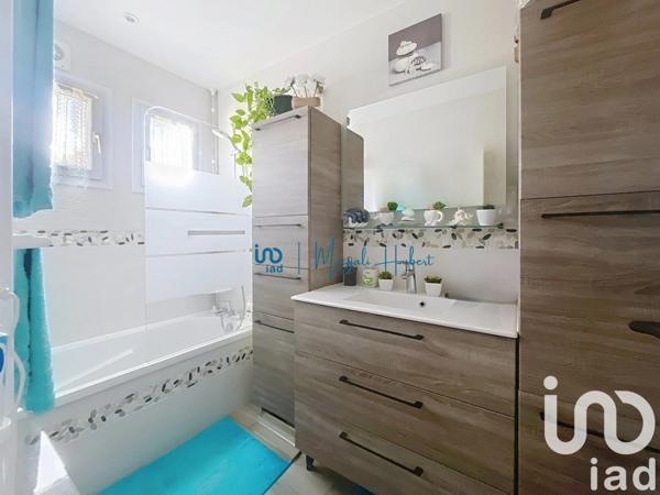 Maison traditionnelle 5 pièces de 128 m² à Villecresnes (94440)