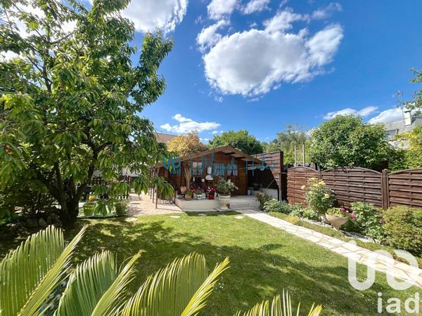 Maison traditionnelle 5 pièces de 128 m² à Villecresnes (94440)