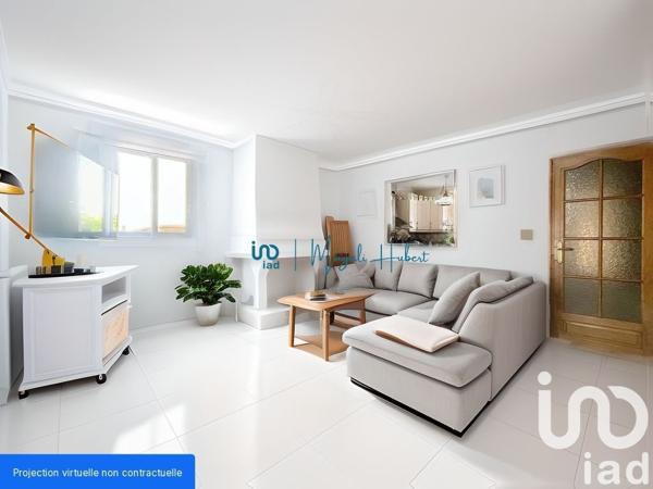 Maison traditionnelle 5 pièces de 128 m² à Villecresnes (94440)