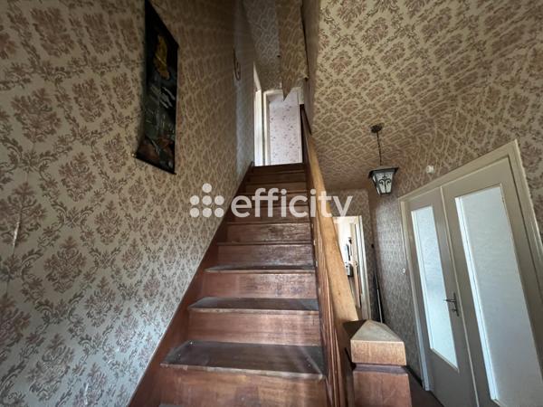 Maison
         5 pièces
        - 110 m² 330 000 € *