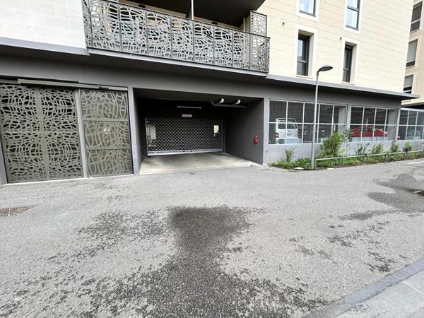 2 PLACES DE PARKING - Bas Cenon - Près de ligne A et  à 50 mètres de l'arrêt SNCF de Cenon