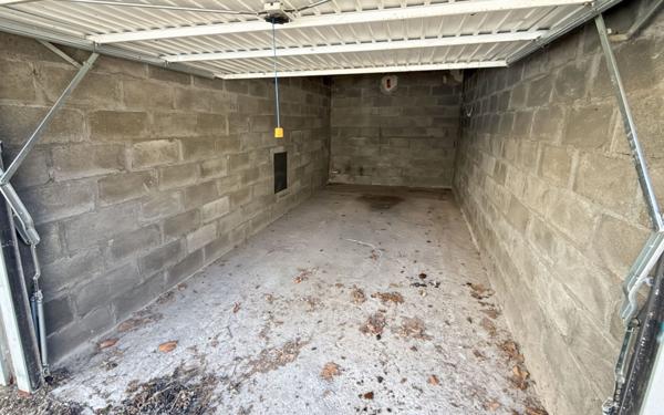 Stationnement à louer    12 m2 Orléans