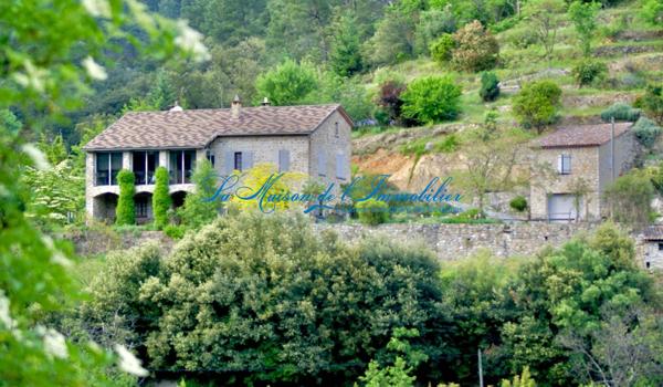 St Jean du Gard, maison cévenole en pierres F6 avec de terrain 6,9 hectares avec sources