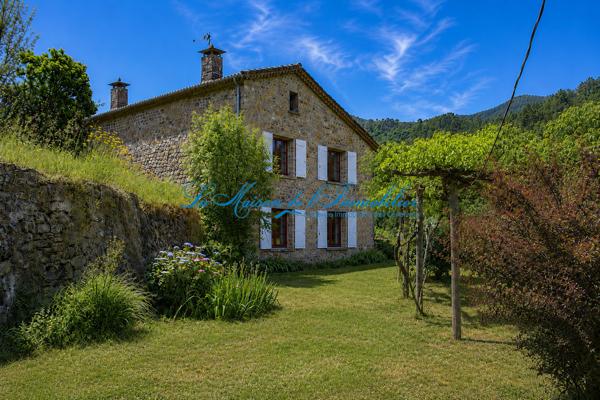 St Jean du Gard, maison cévenole en pierres F6 avec de terrain 6,9 hectares avec sources