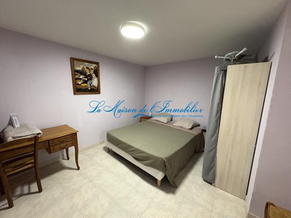 Entre ALES et ST AMBROIX maison idéal pour projet familial ou locatif composée 1f4 et 1 f3 avec garage sur 321