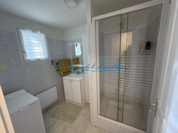 Entre ALES et ST AMBROIX maison idéal pour projet familial ou locatif composée 1f4 et 1 f3 avec garage sur 321