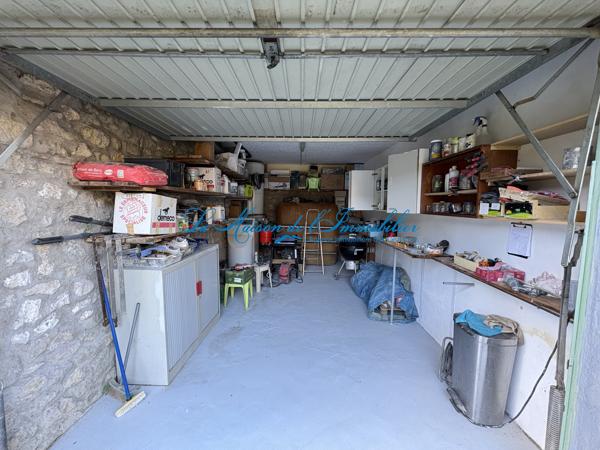 Entre ALES et ST AMBROIX maison idéal pour projet familial ou locatif composée 1f4 et 1 f3 avec garage sur 321