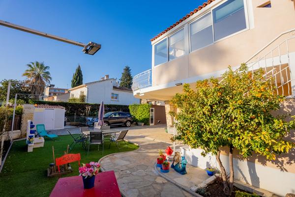 Villa Hyères 5 pièce(s) deux appartements159 m2