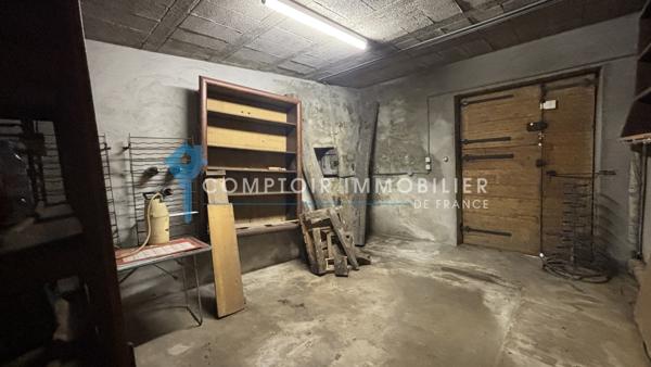Maison
                                                                                                                                                                                                                                                                                                                        6 pièce(s)                                                                                                                                                                                                          5 chambre(s)                                                                                                                                                                                                          130  m²
