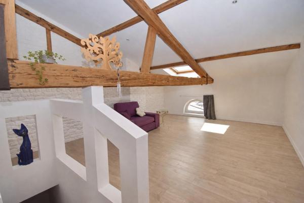 Lesquin – Une maison ancienne aux volumes vraiment surprenants