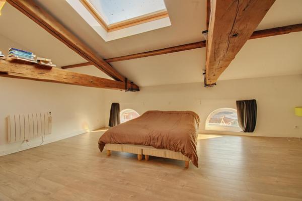 Lesquin – Une maison ancienne aux volumes vraiment surprenants