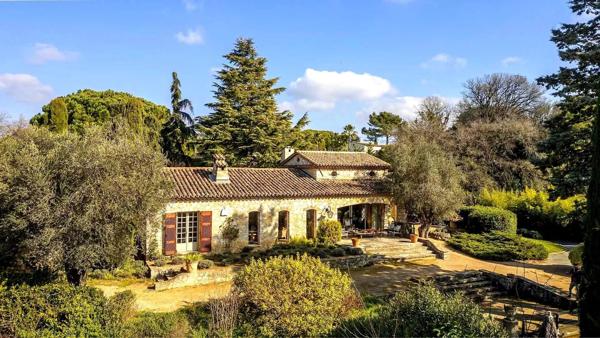 Mas provençal en pierre à Mougins avec vue panoramique