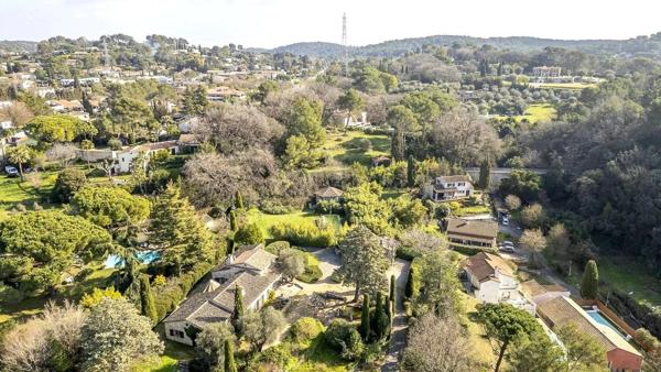 Mas provençal en pierre à Mougins avec vue panoramique