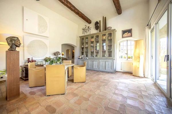 Mas provençal en pierre à Mougins avec vue panoramique
