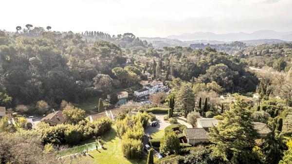 Mas provençal en pierre à Mougins avec vue panoramique
