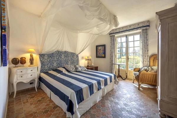 Mas provençal en pierre à Mougins avec vue panoramique
