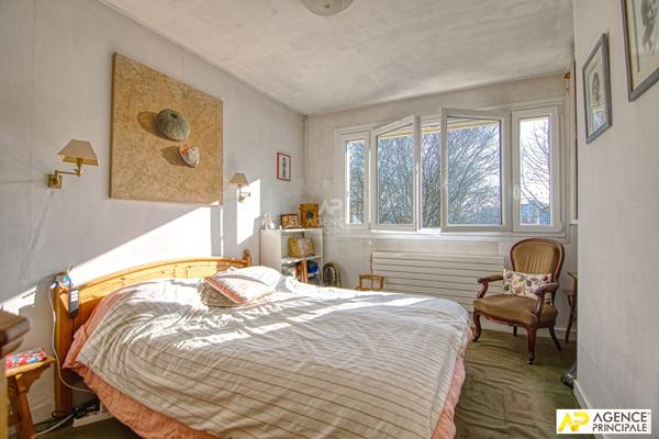 Versailles Rive-Droite appartement 5 pièces 109.64 m² situé au 4ème étage avec cave et jardin de copropriété €660 000 ** - Référence 25917