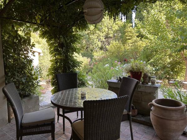 A 5 minutes du golf de Pont Royal ,Maison de charme à Vernègues avec piscine et jardin