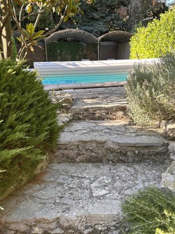 A 5 minutes du golf de Pont Royal ,Maison de charme à Vernègues avec piscine et jardin