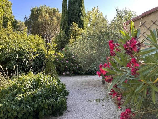 A 5 minutes du golf de Pont Royal ,Maison de charme à Vernègues avec piscine et jardin