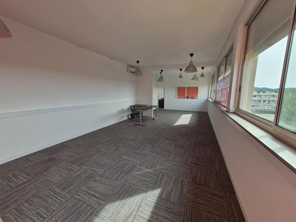 Local commercial à vendre à Six-Fours - 73.20 m²