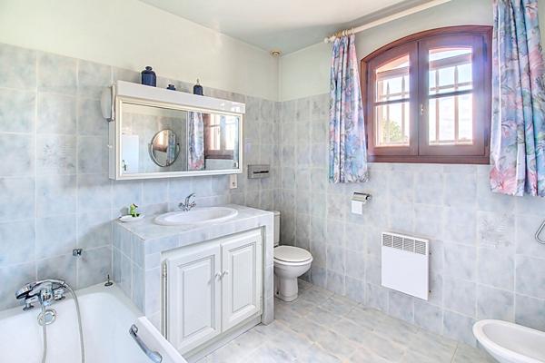 MAISON FAMILIALE A VENDRE - LES ARCS 187m² + DOUBLE GARAGE + PISCINE 10x5m