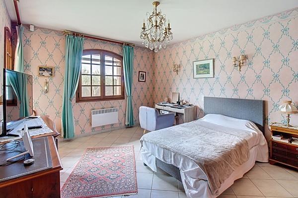 MAISON FAMILIALE A VENDRE - LES ARCS 187m² + DOUBLE GARAGE + PISCINE 10x5m