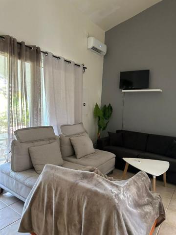 Villa T3 mitoyenne à L'Île ROUSSE