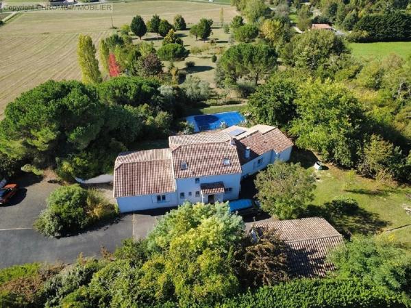 Vente                                                      Maison
                        
                     8 pièces                      202 m2                     à Marmande