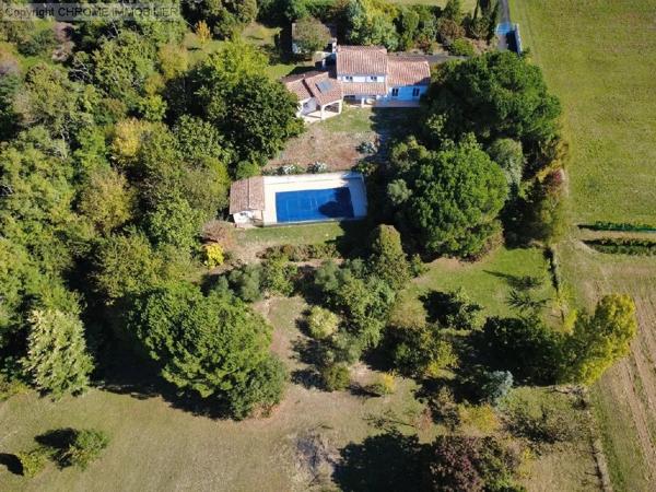 Vente                                                      Maison
                        
                     8 pièces                      202 m2                     à Marmande