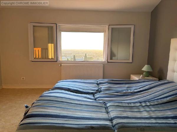Vente                                                      Maison
                        
                     8 pièces                      202 m2                     à Marmande