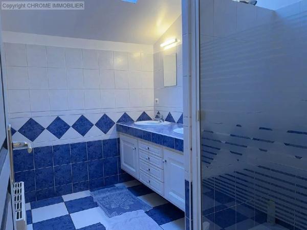 Vente                                                      Maison
                        
                     8 pièces                      202 m2                     à Marmande
