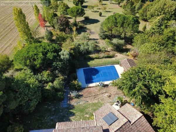 Vente                                                      Maison
                        
                     8 pièces                      202 m2                     à Marmande